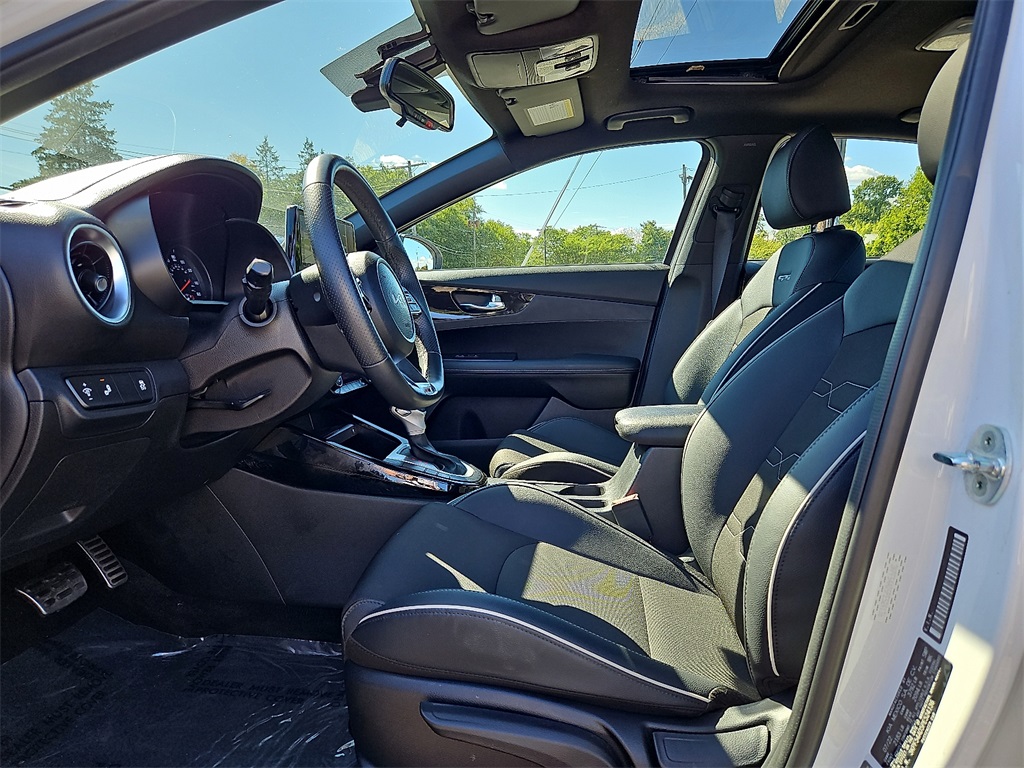 2023 Kia Forte GT-Line photo 13