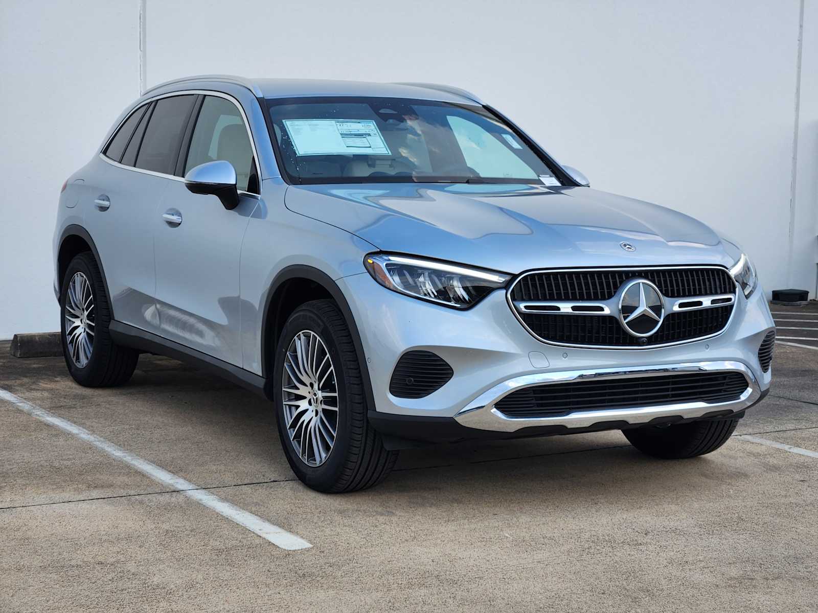 2026 Mercedes Benz GLC 300 photo 2