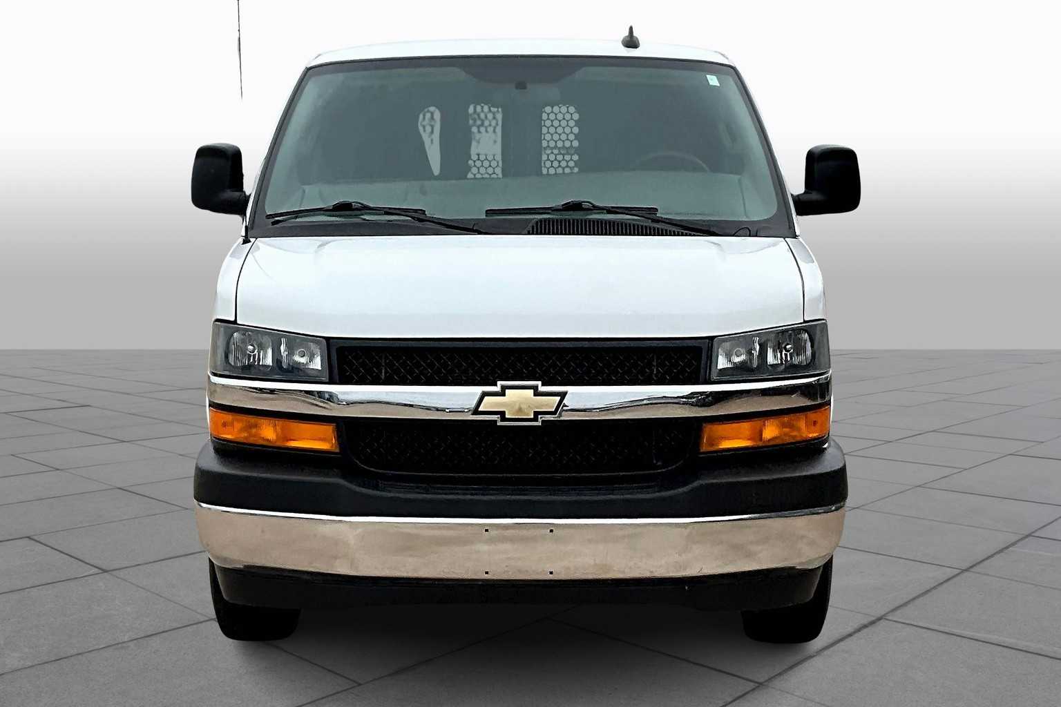 2023 Chevrolet Express 2500 Cargo photo 3