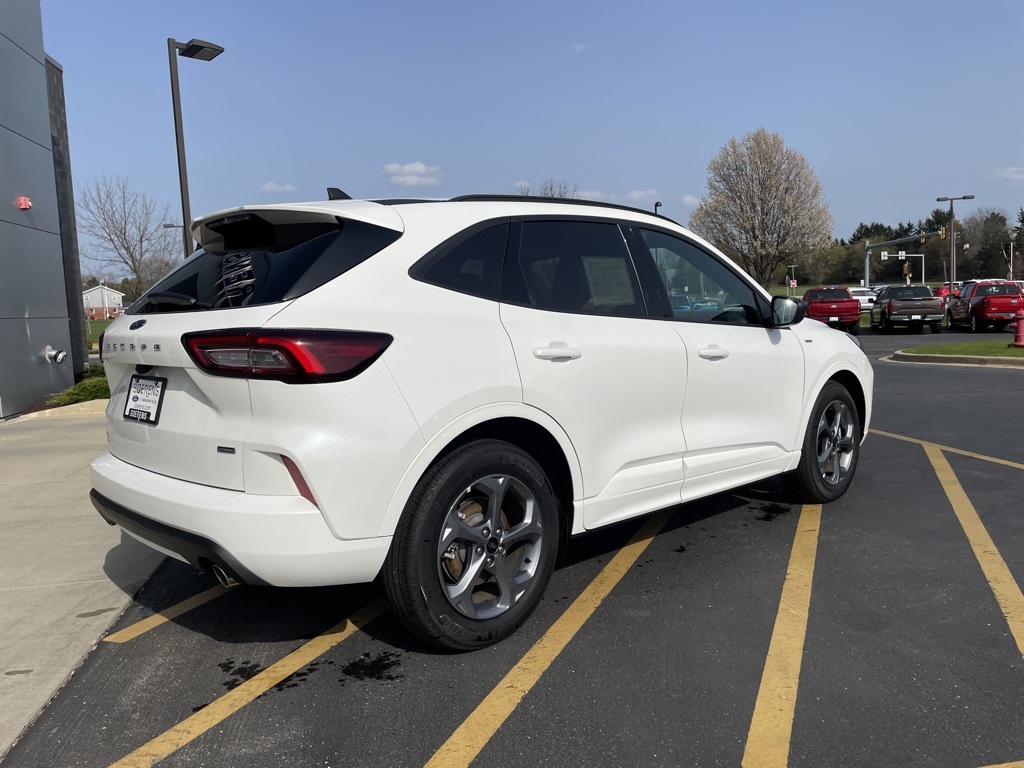 2024 Ford Escape Hybrid ST-Line photo 2