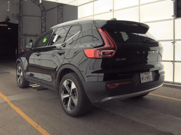 2025 Volvo XC40 Plus photo 3