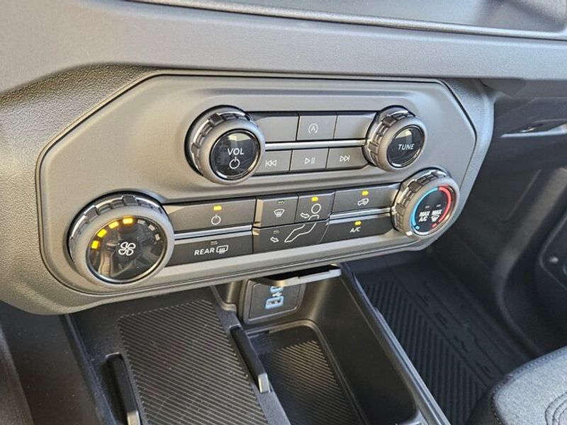 2025 Ford Bronco Base photo 20