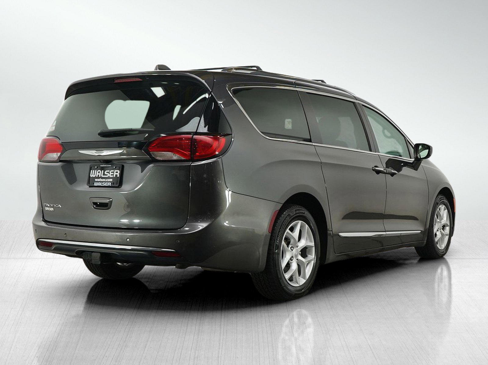 2017 Chrysler Pacifica Touring Plus photo 5