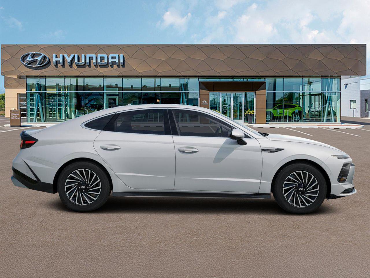 2026 Hyundai Sonata Hybrid Limited photo 4