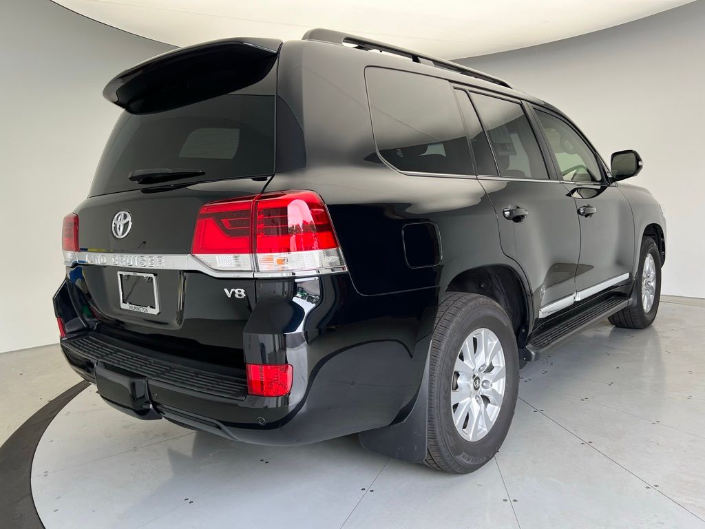2016 Toyota Land Cruiser Base photo 3