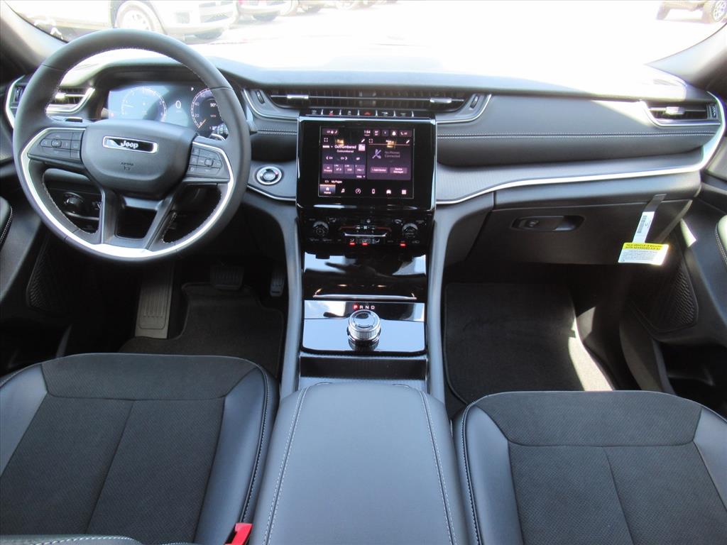 2025 Jeep Grand Cherokee Altitude photo 11