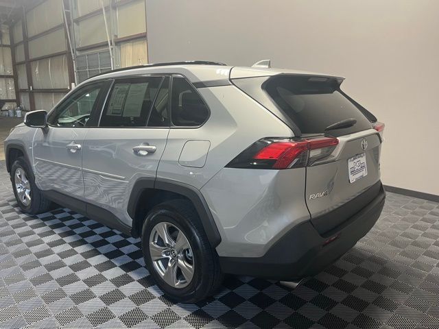 2022 Toyota RAV4 XLE photo 3
