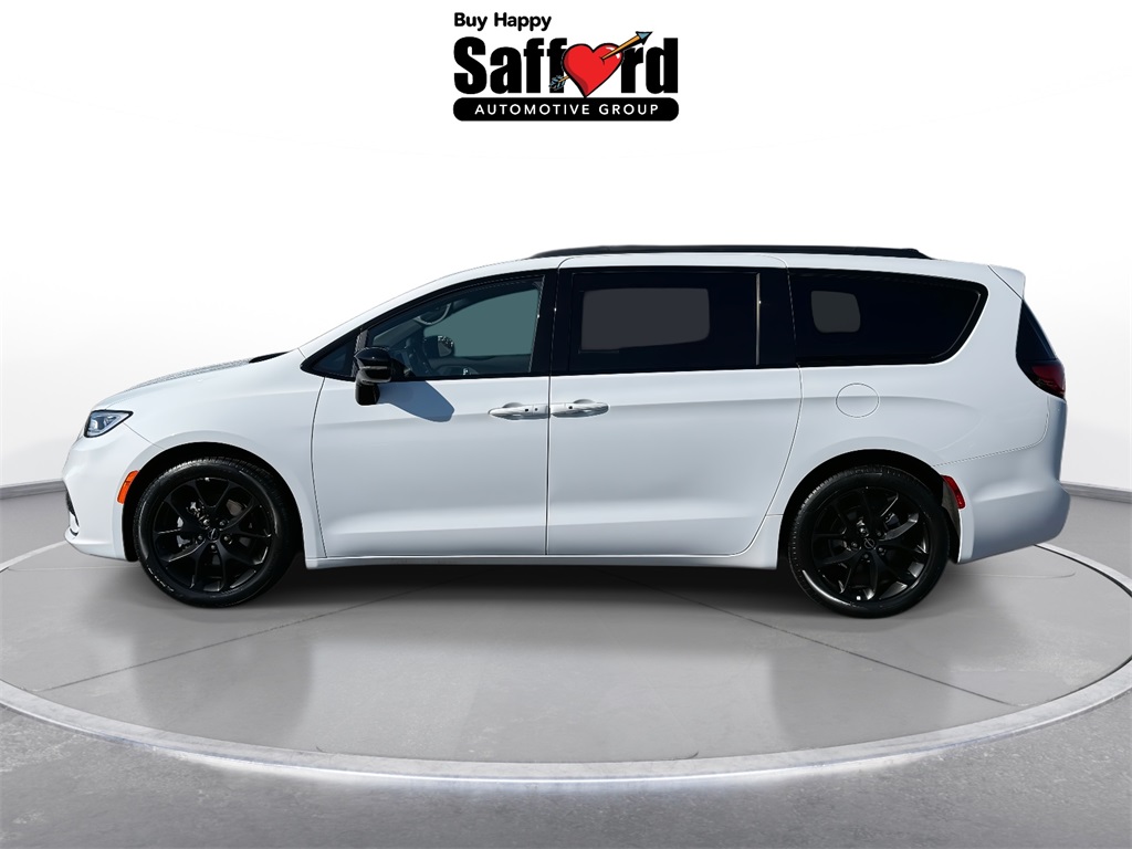 2025 Chrysler Pacifica Limited photo 3