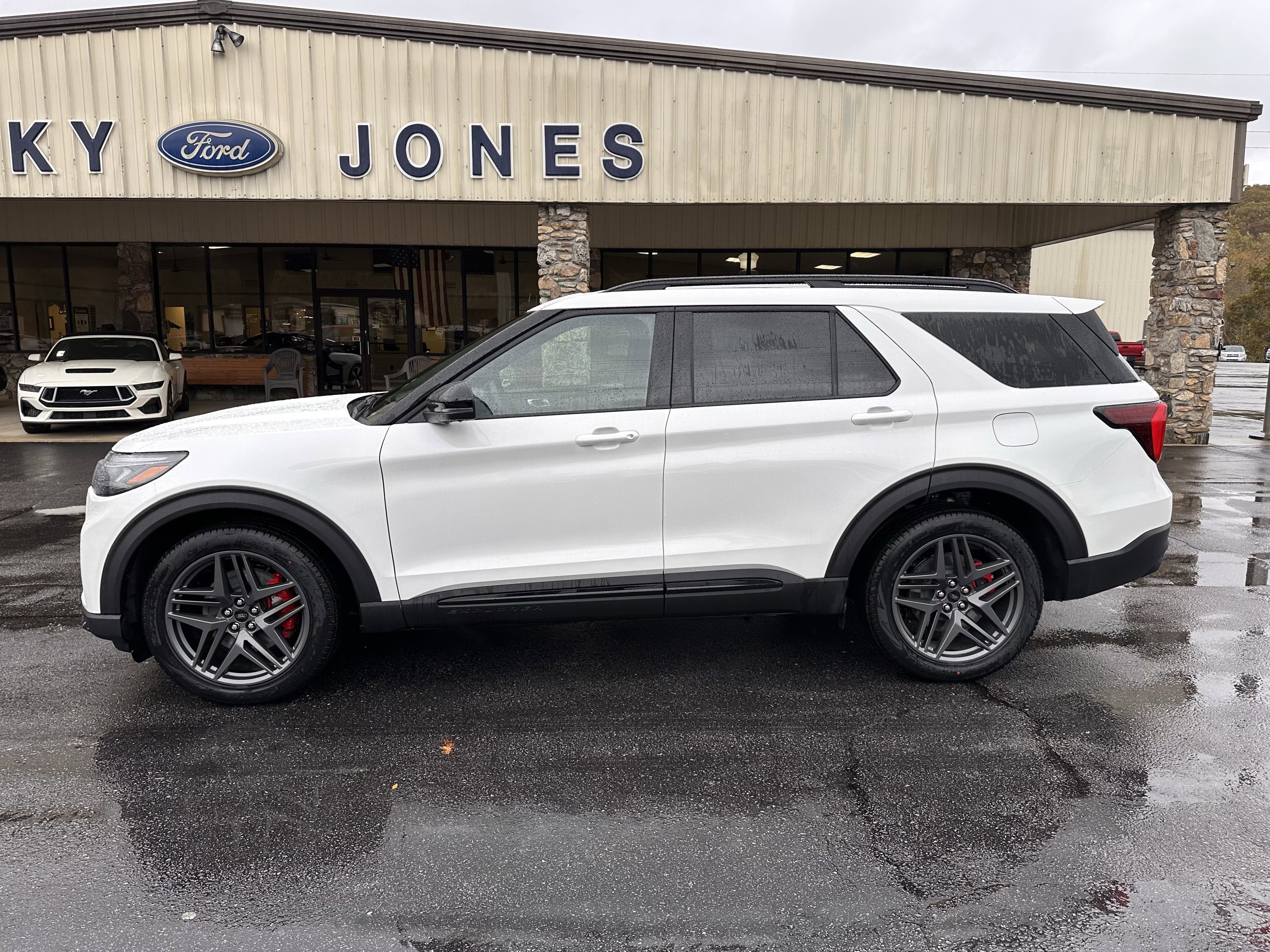 2026 Ford Explorer ST's photo