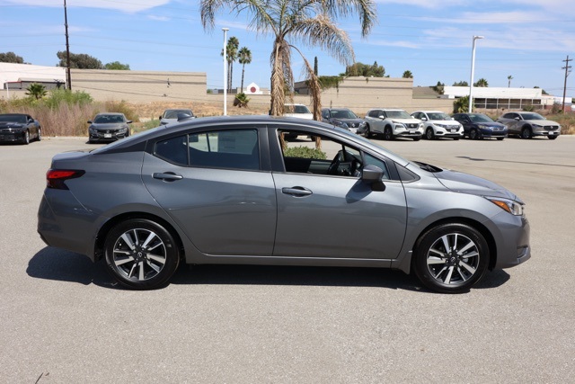 2025 Nissan Versa 1.6 SV photo 2