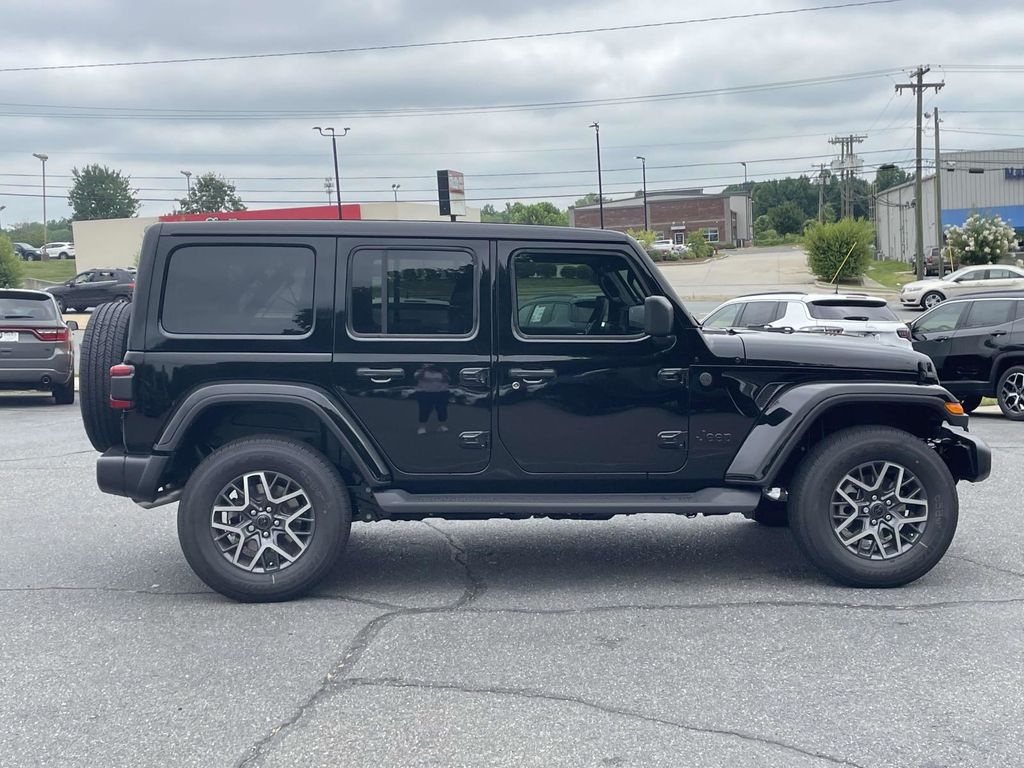 2025 Jeep Wrangler Sahara photo 8