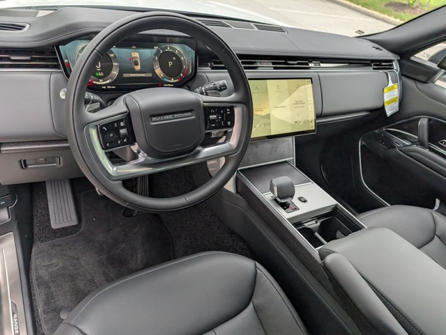 2025 Land Rover Range Rover SE photo 4