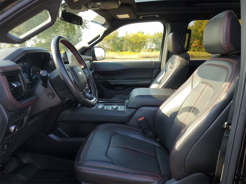 2022 Ford Expedition Limited photo 2