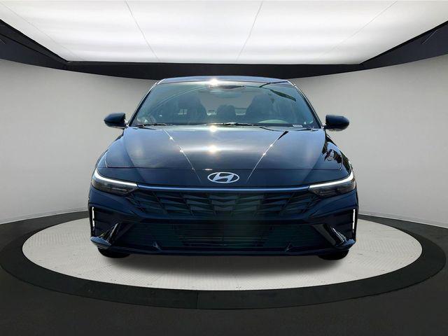 2025 Hyundai Elantra SE photo 12