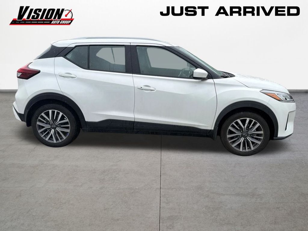 2024 Nissan Kicks SV photo 3