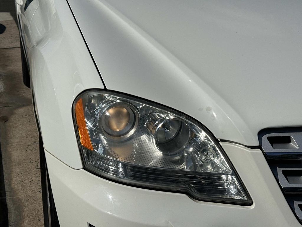 2011 Mercedes Benz ML 350 4MATIC photo 2