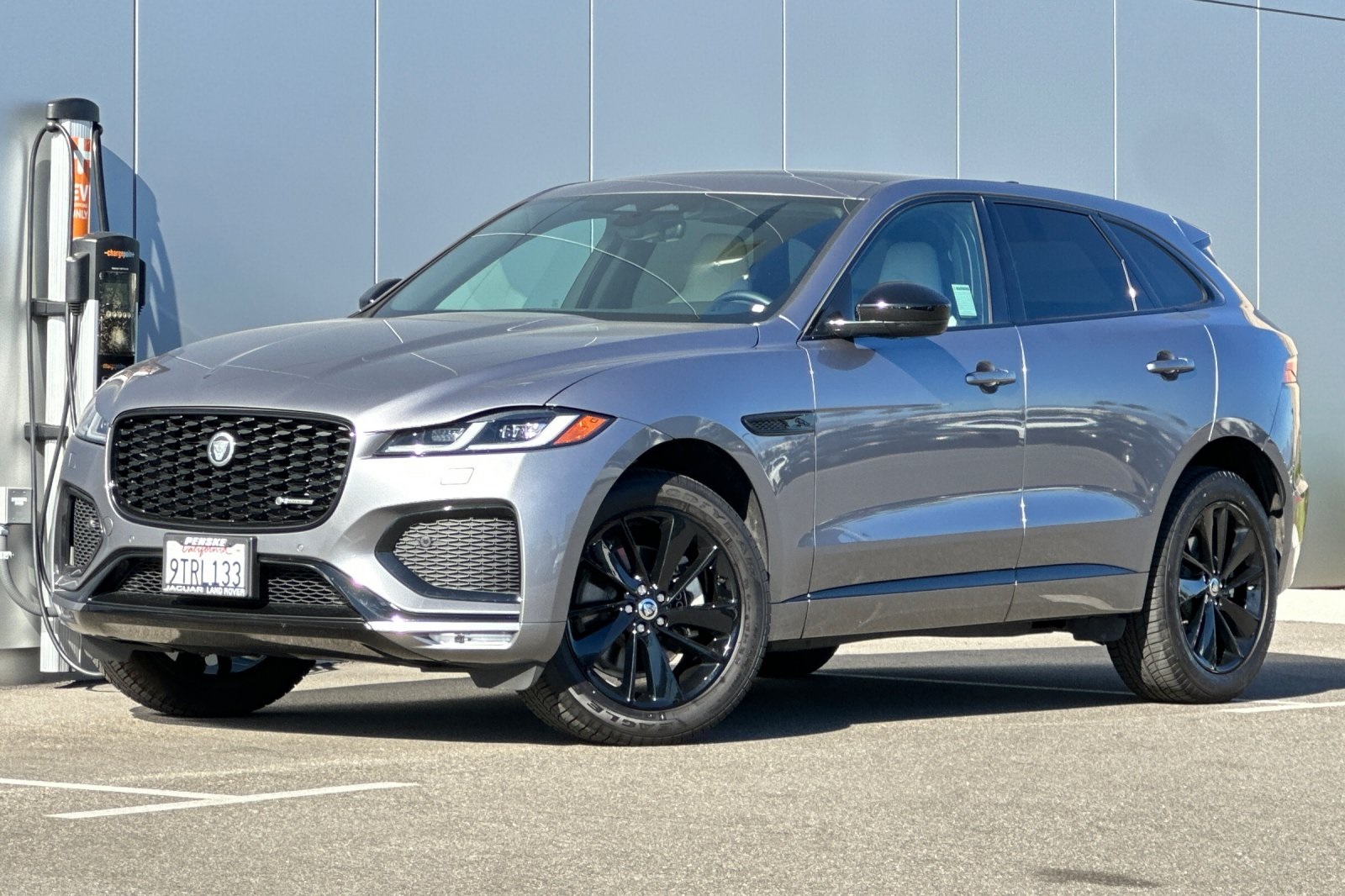 2025 Jaguar F-PACE R-Dynamic S's photo
