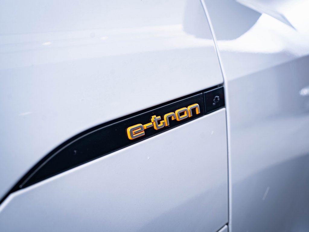 2022 Audi e-tron Premium photo 15