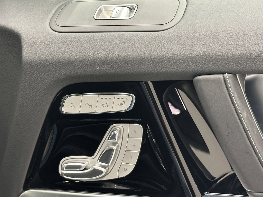 2025 Mercedes Benz G photo 16