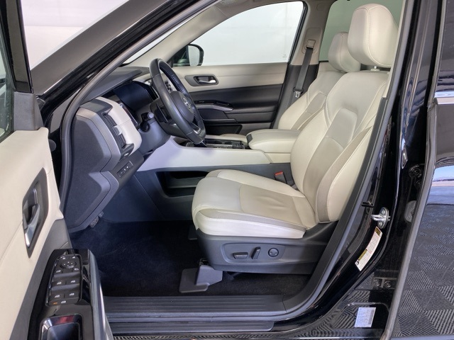 2022 Nissan Pathfinder SL photo 4