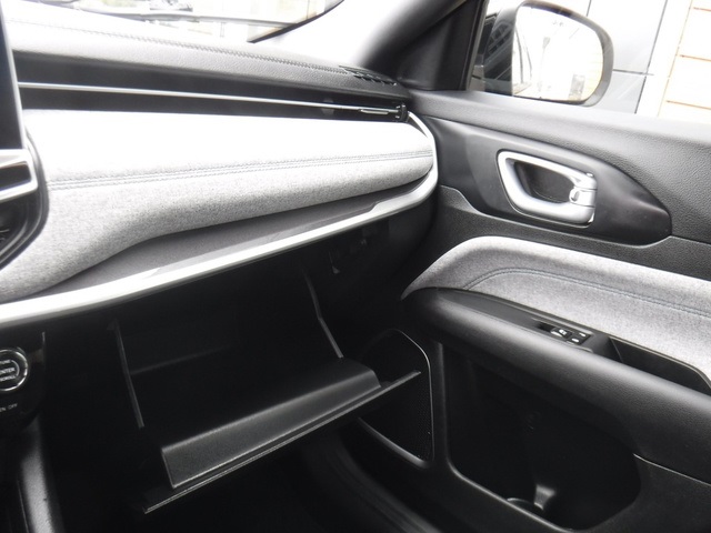 2023 Jeep Compass Sport photo 28