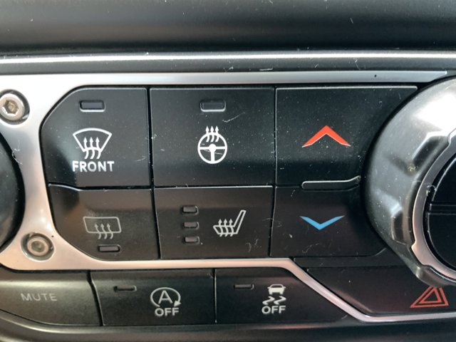 2019 Jeep Wrangler Unlimited Sahara photo 25