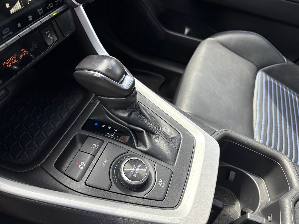 2022 Toyota RAV4 Hybrid XSE photo 24