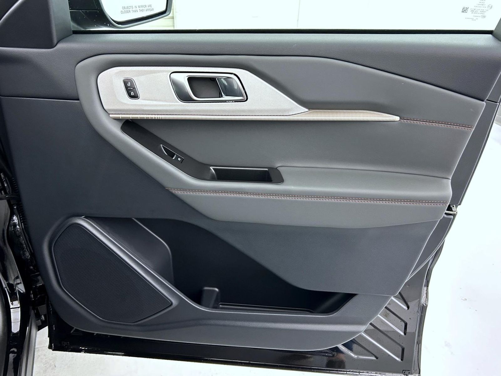 2025 Ford Explorer photo 16