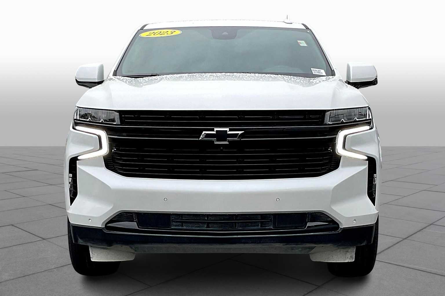 2023 Chevrolet Suburban RST photo 3