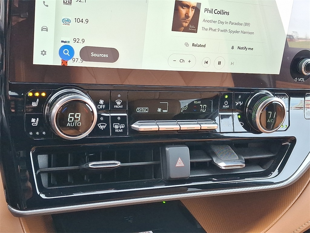 2023 Toyota Highlander Platinum photo 21