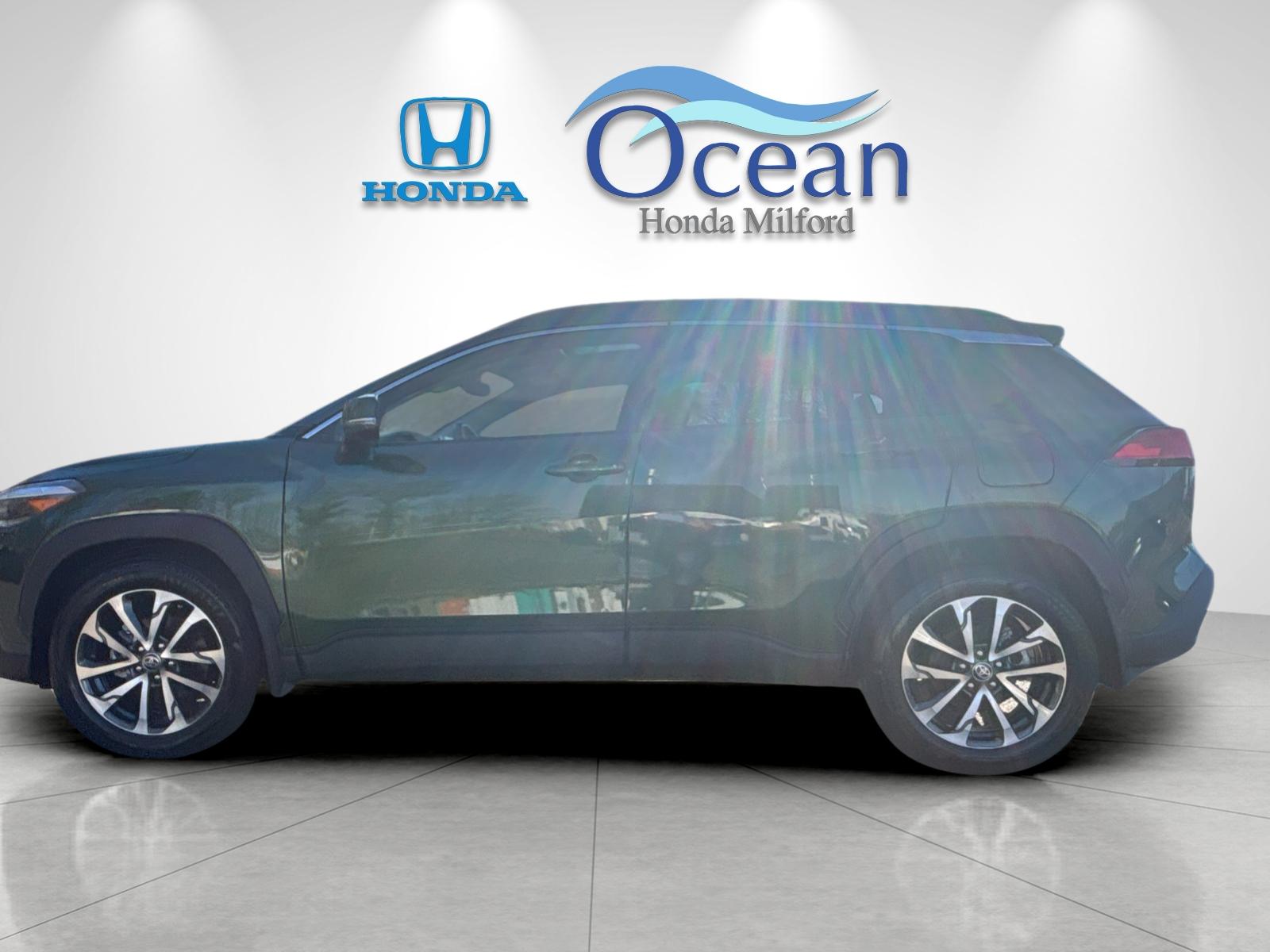 2023 Toyota Corolla Cross XLE's photo