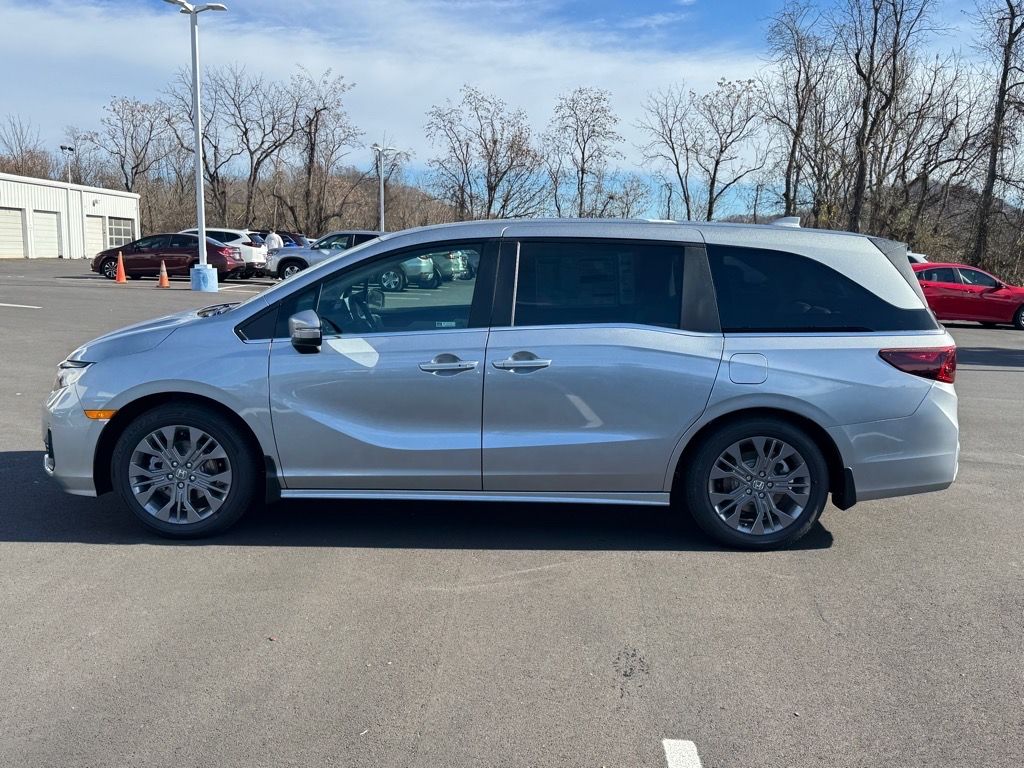 2026 Honda Odyssey Touring photo 2