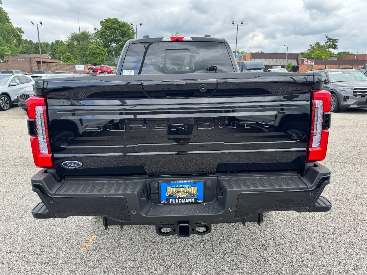 2025 Ford F-350 Platinum photo 4