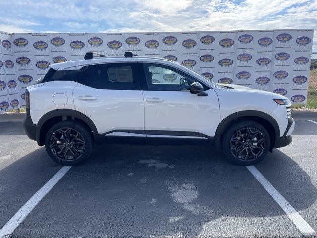 2026 Nissan KICKS SR's photo