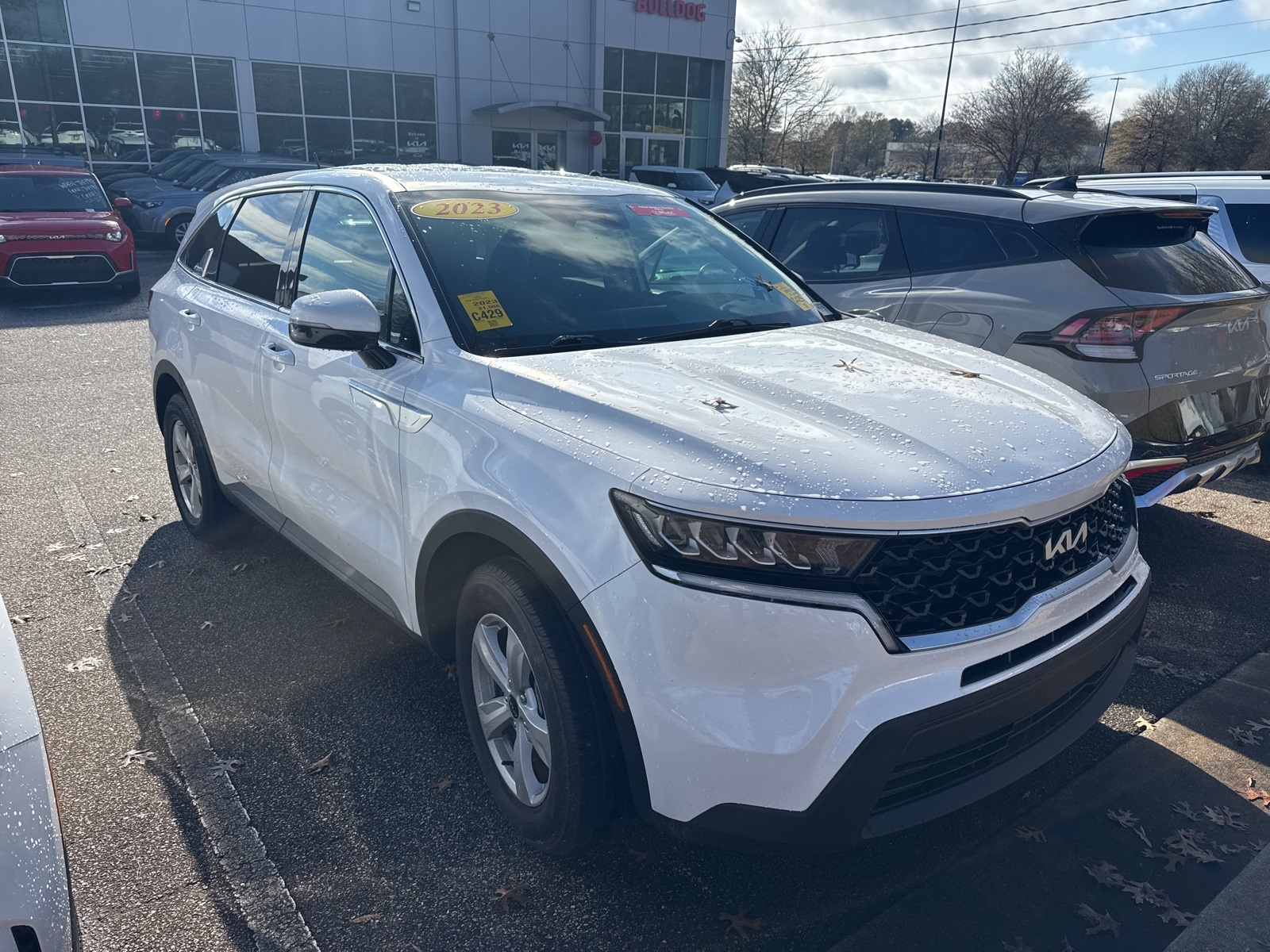 2023 Kia Sorento LX's photo