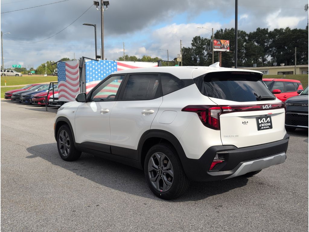 2026 Kia Seltos LX photo 2