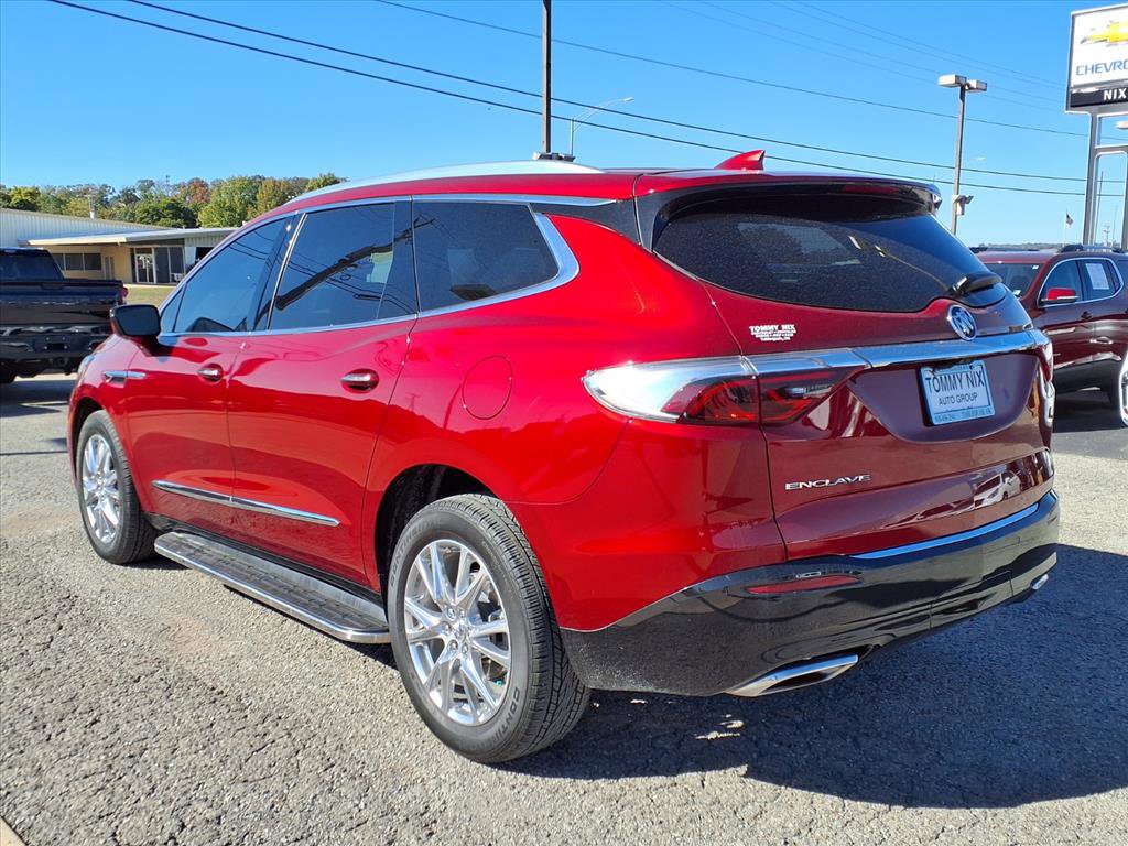 2024 Buick Enclave Essence photo 2