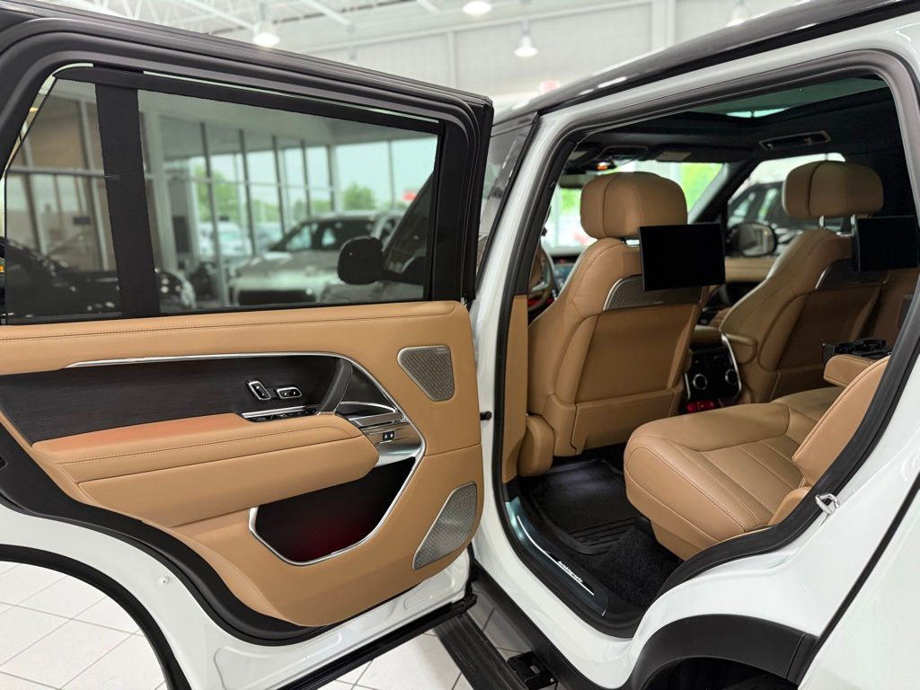 2025 Land Rover Range Rover Autobiography photo 50