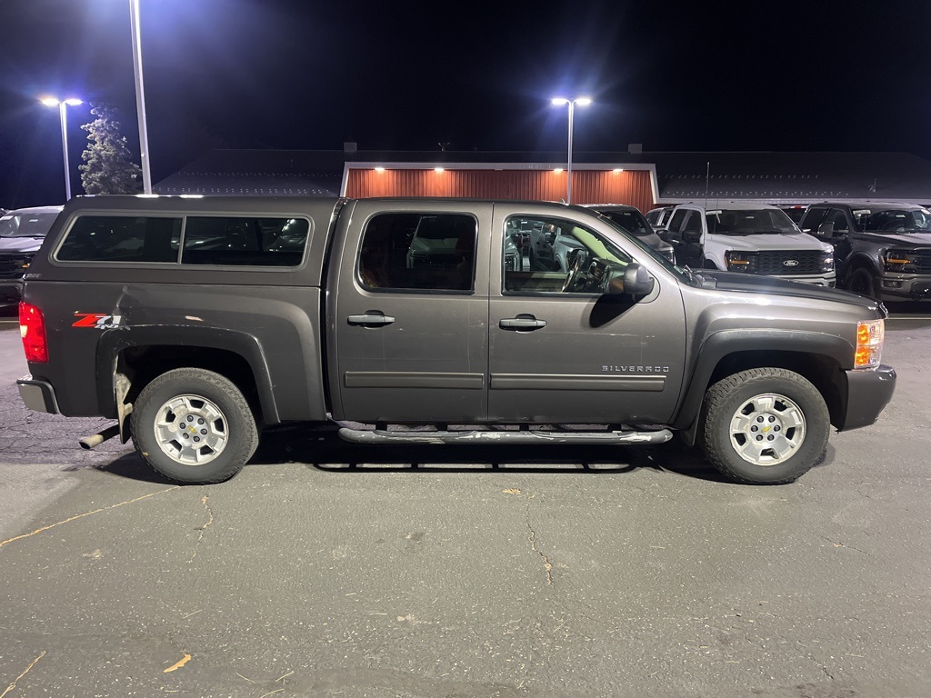 2011 Chevrolet Silverado 1500 LT photo 2
