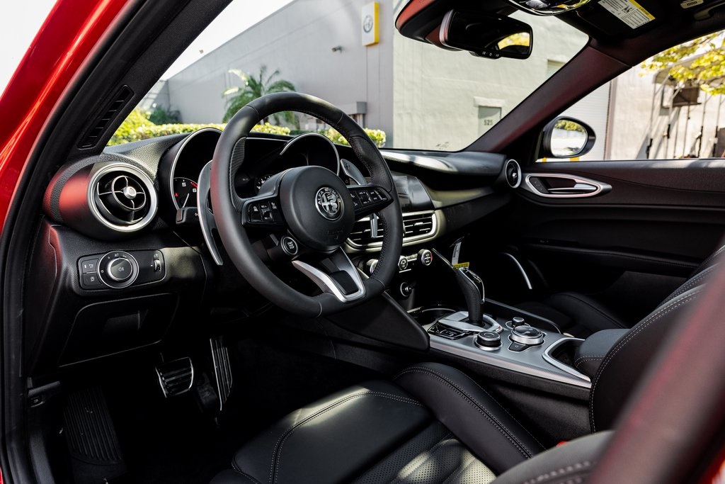 2023 Alfa Romeo Giulia Ti photo 19