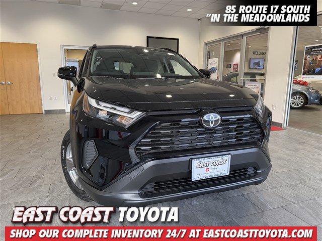 2025 Toyota RAV4 LE's photo