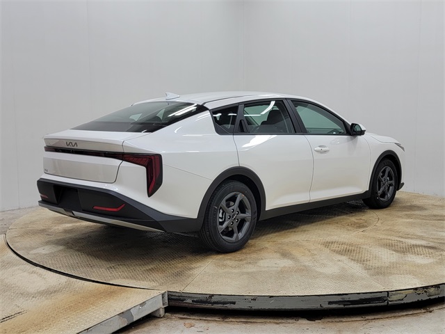 2025 Kia K4 LXS photo 4