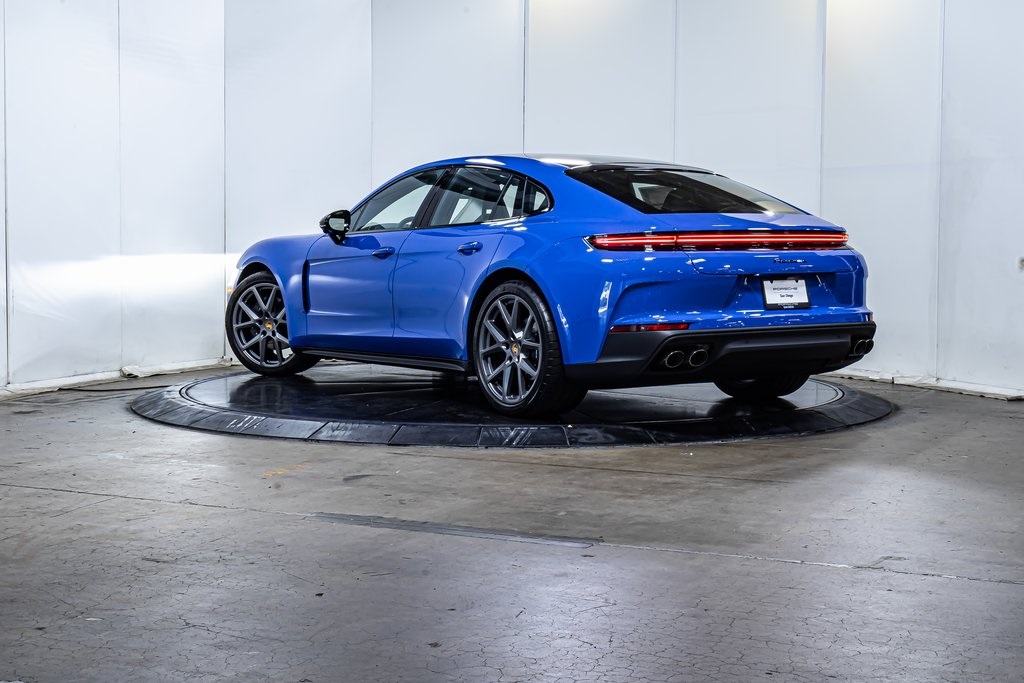 2025 Porsche Panamera 4 photo 3