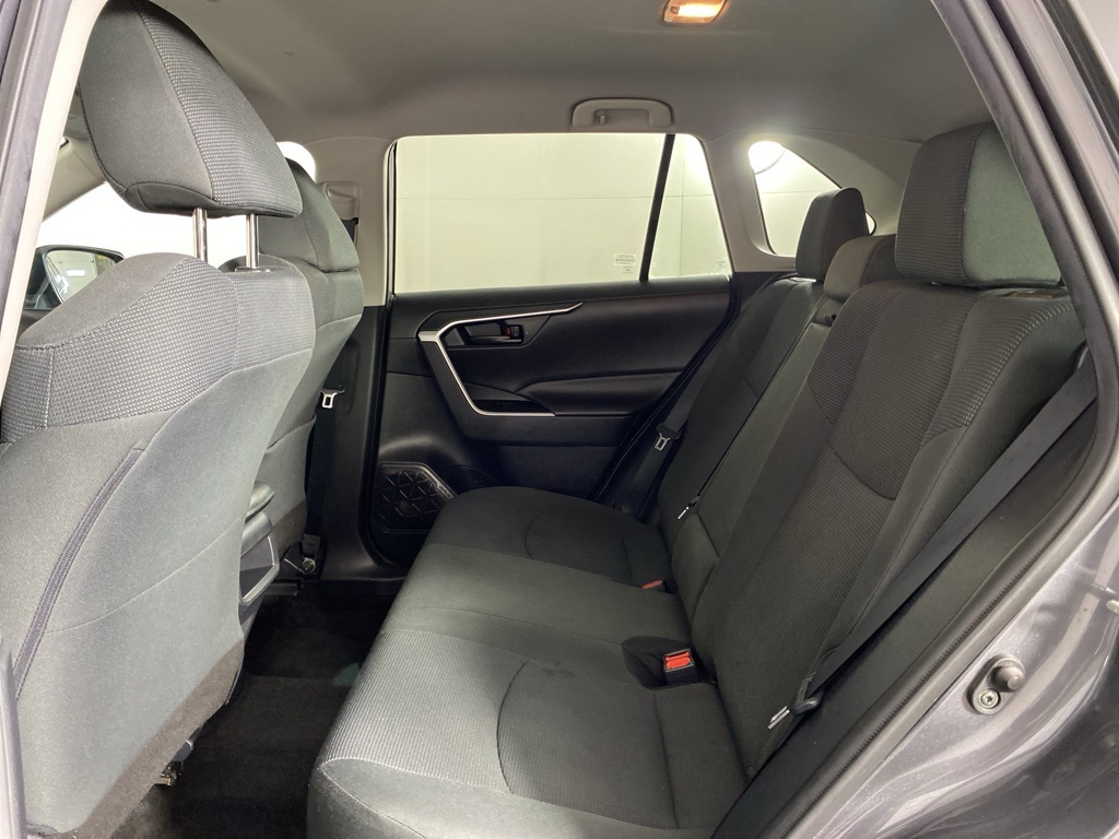 2021 Toyota RAV4 LE photo 10