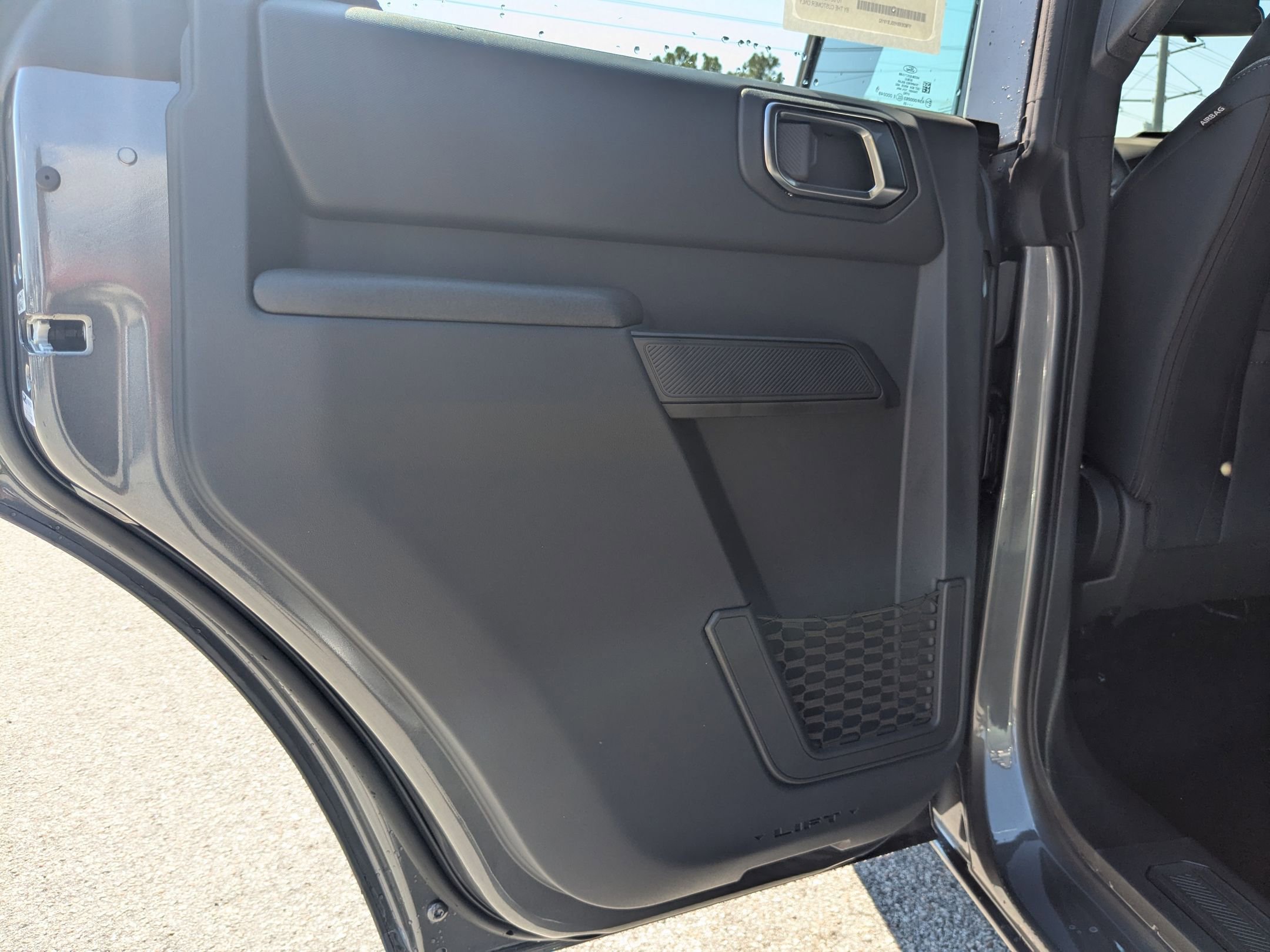 2025 Ford Bronco Base photo 20
