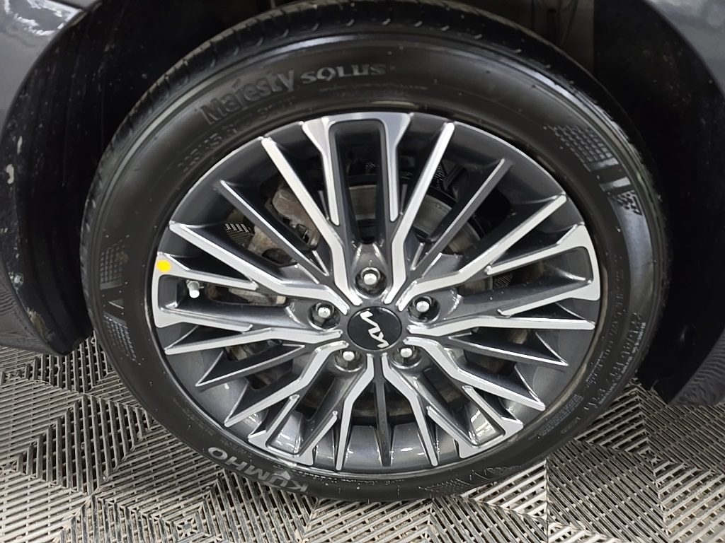 2022 Kia Forte GT-Line photo 14