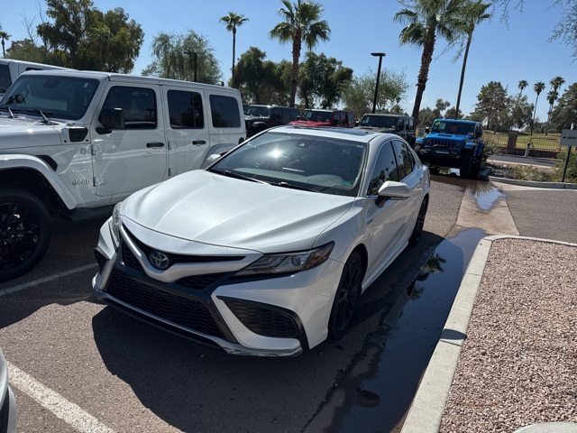 2021 Toyota Camry Hybrid XSE photo 2