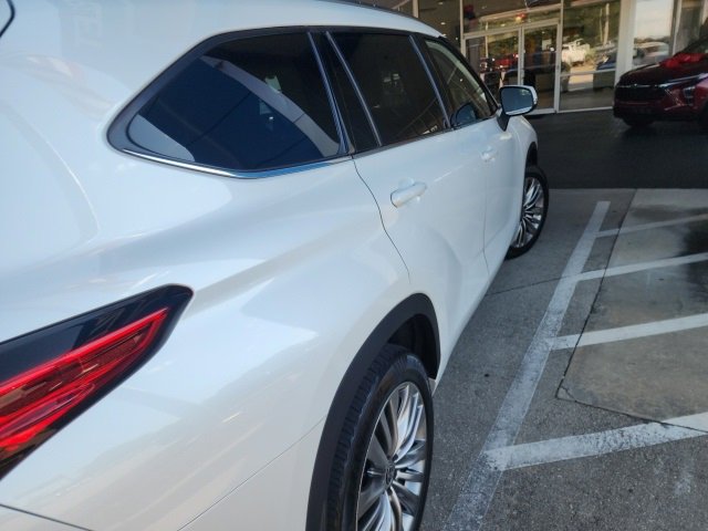 2023 Toyota Highlander Platinum photo 12