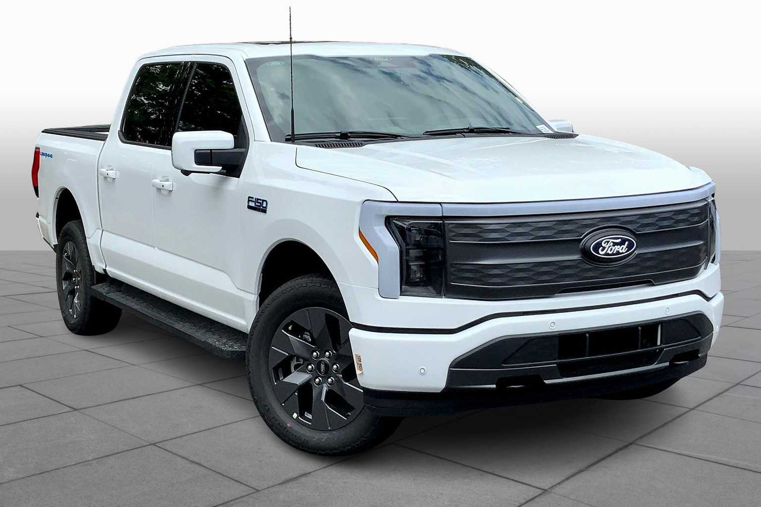 2025 Ford F-150 Lightning Lariat photo 2