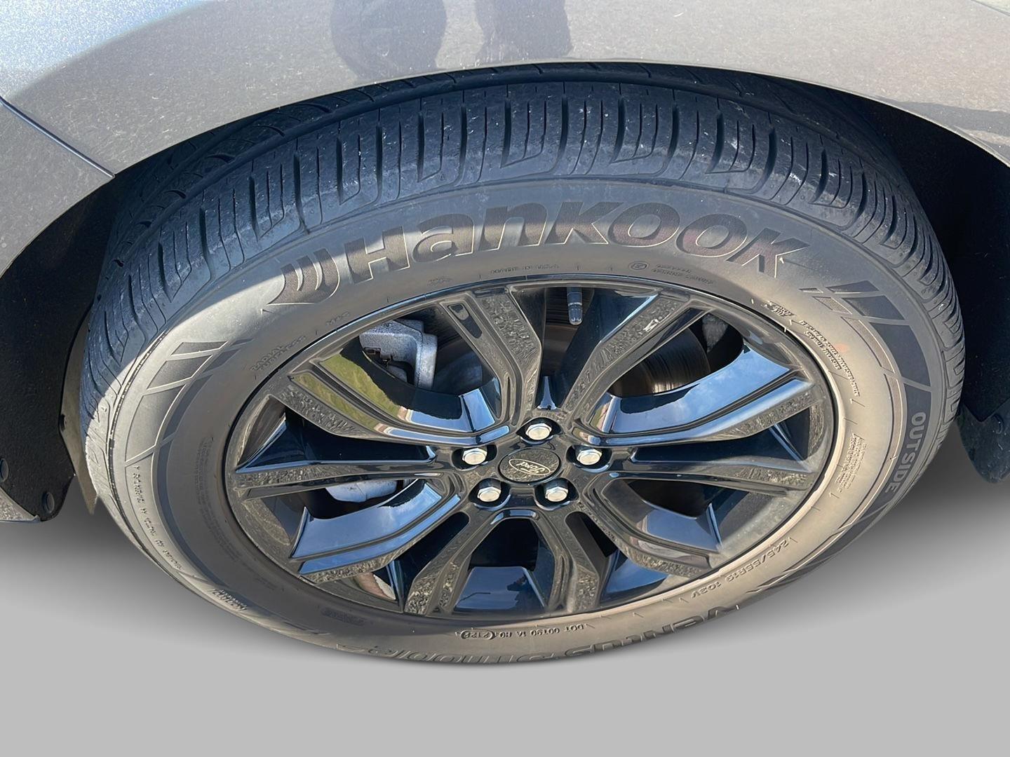 2022 Ford Edge SE photo 3